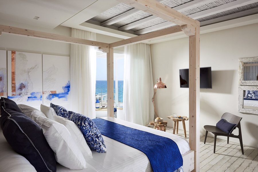 Artemis Seaside Resort — Guest room