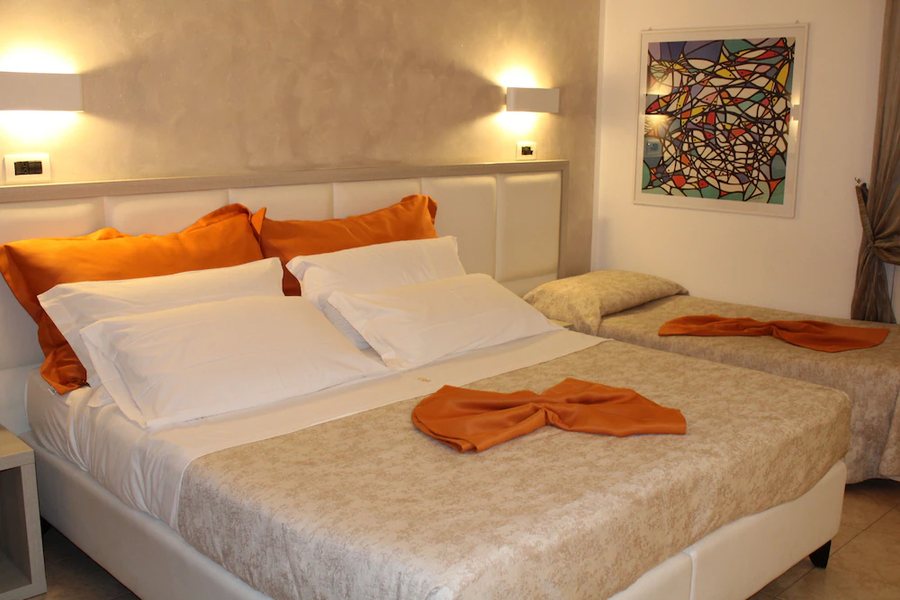 Artemisia Palace Hotel — Guest room