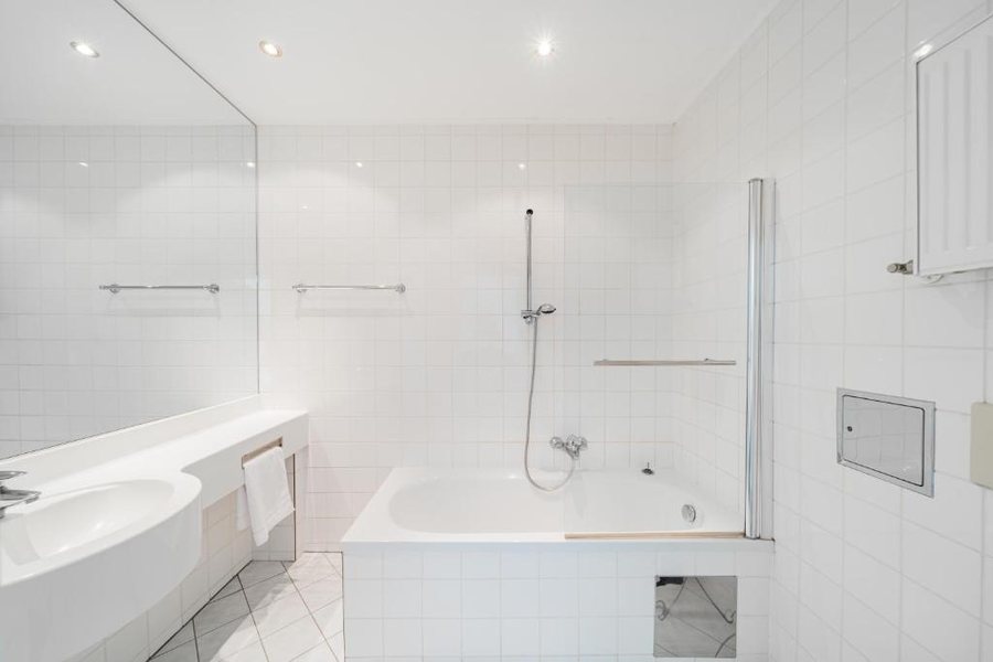 Arthotel ANA Adlon — Bathroom