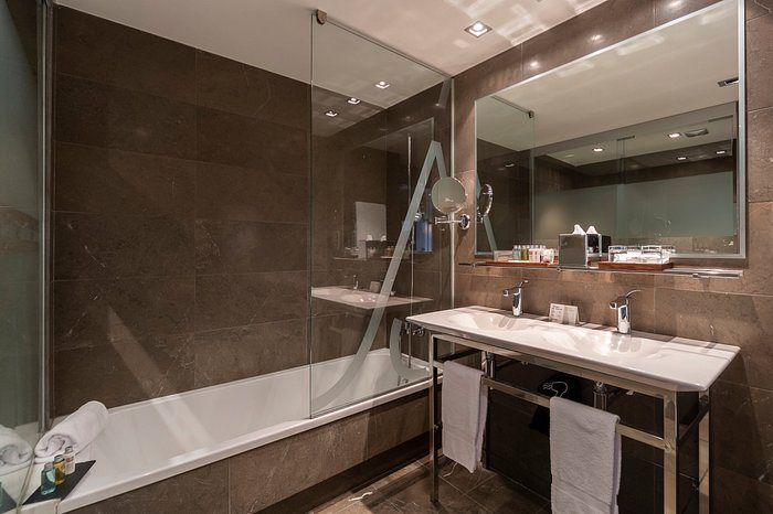 ARTIEM Asturias — Bathroom