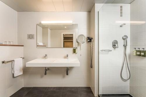 ARTIEM Madrid — Bathroom