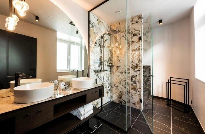 ARTIST Boutique Hotel — Bathroom