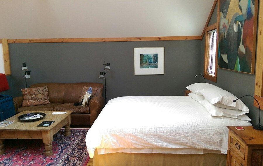 Artists Inn — Guest room