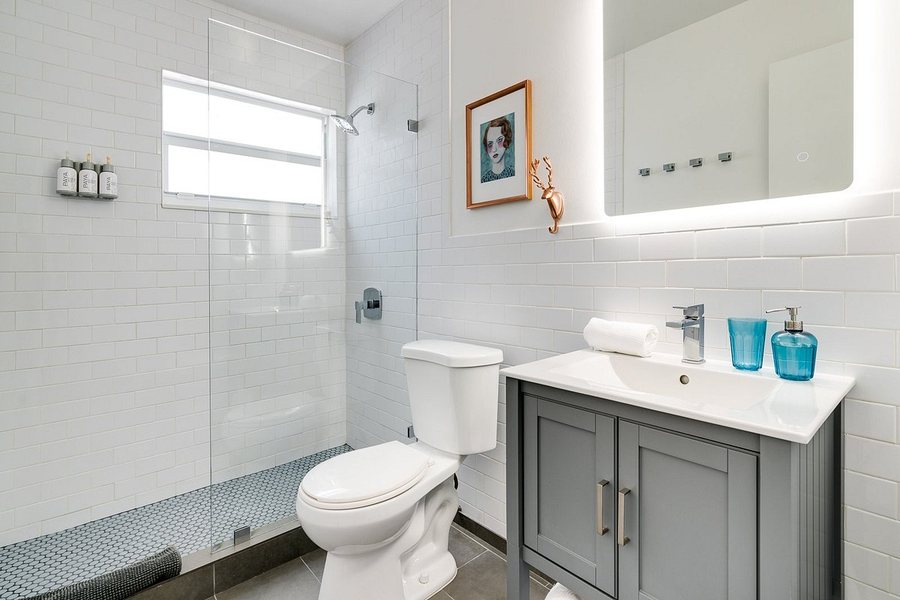Artrageous Flats Wynwood Miami Florida — Bathroom