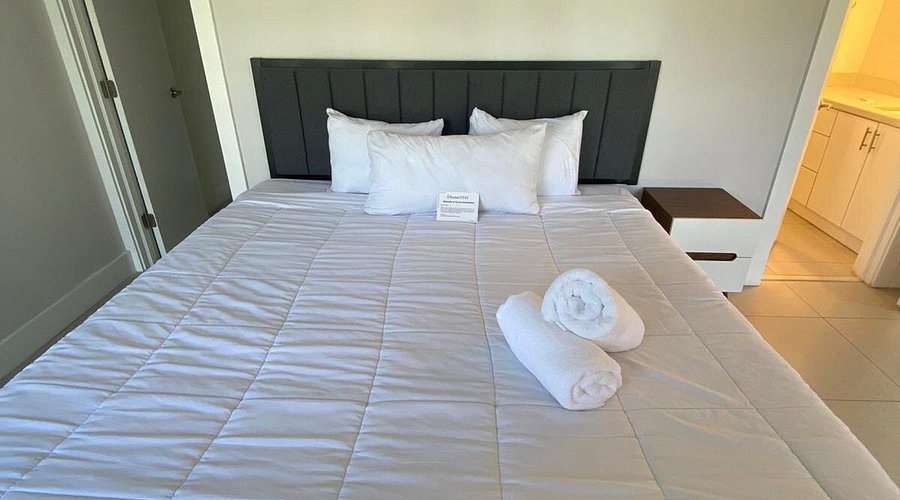 Artrageous on the River — Guest room