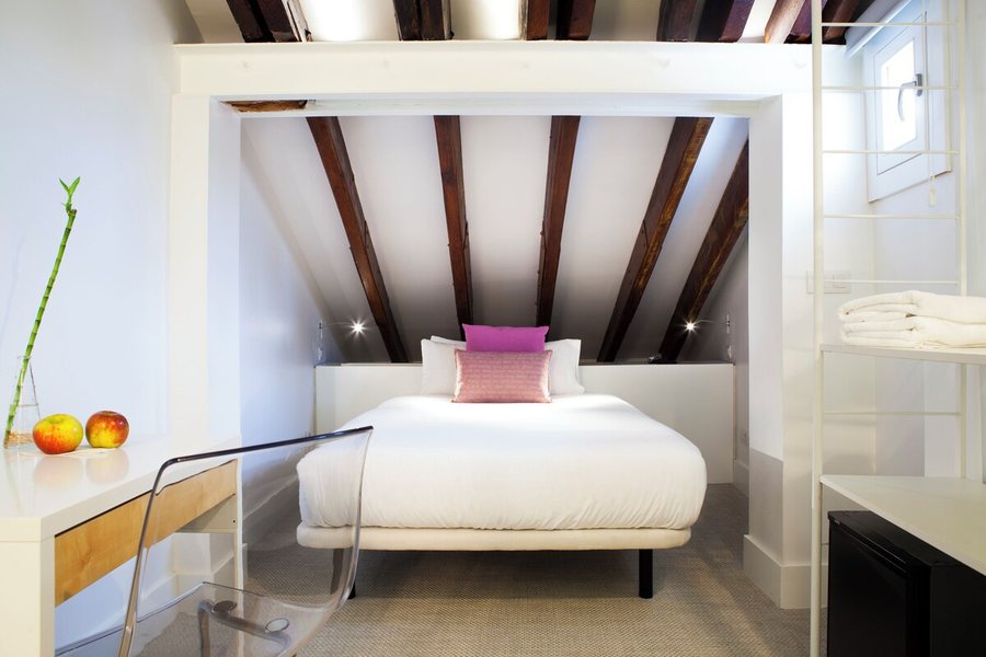Artrip Hotel — Guest room