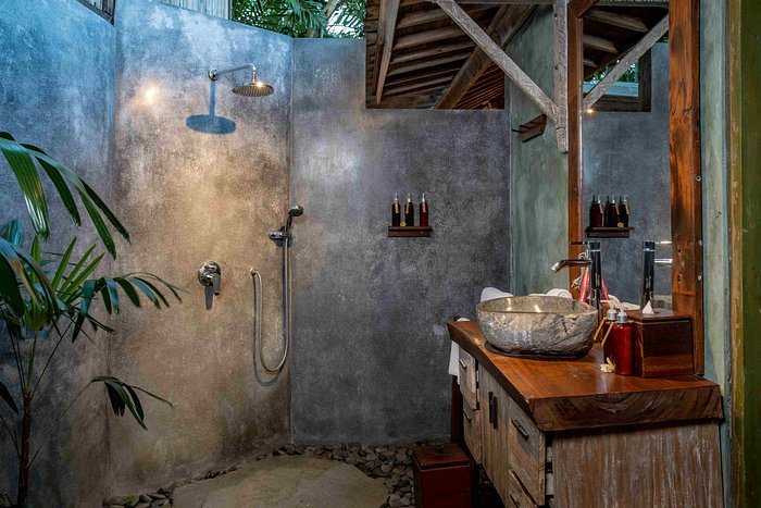 Arya Villas Ubud — Bathroom