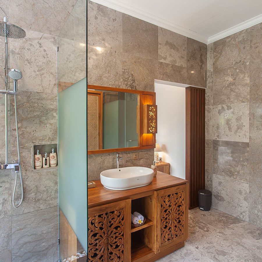 Aryaswara Villa Ubud — Bathroom
