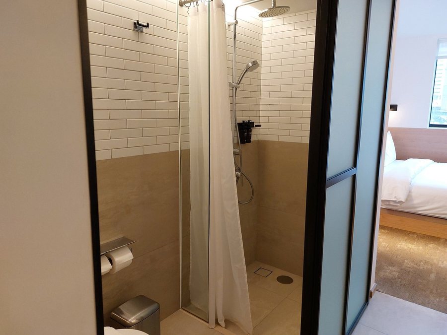 ASAI Bangkok Sathorn — Bathroom
