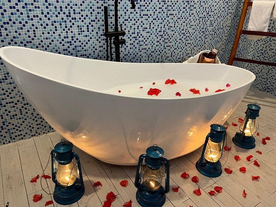 Asante Sana Beach Cottages — Bathroom