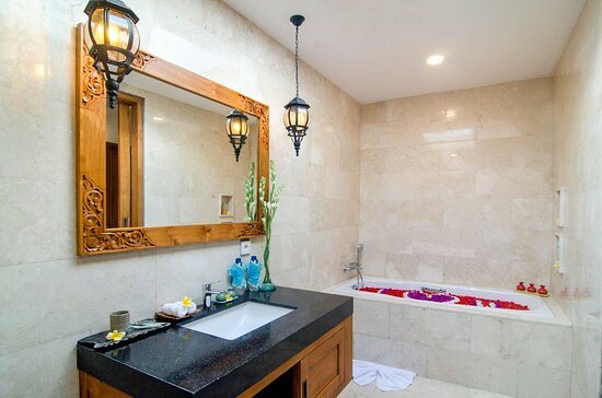 Ascarya Villa Ubud — Bathroom