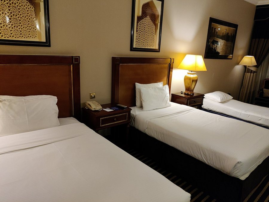 Ascot Hotel — Guest room