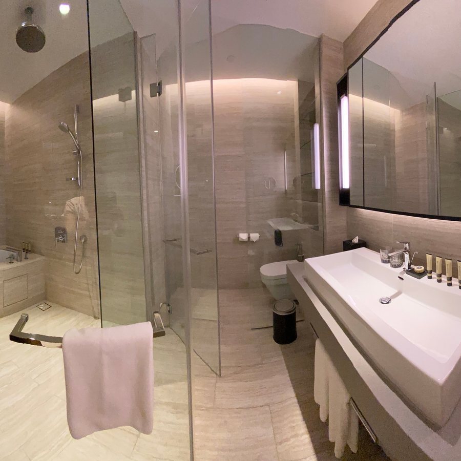Ascott Orchard Singapore — Bathroom