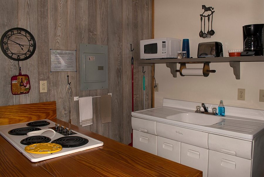 Ash Grove Mountain Cabins Camping — Bathroom