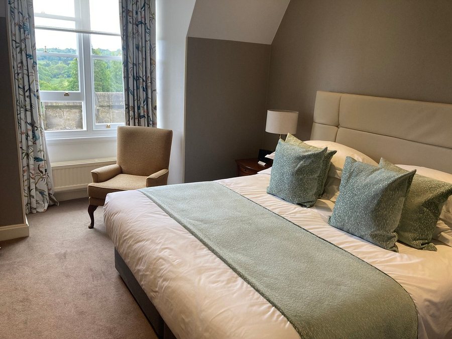 Ashdown Park Hotel — Guest room