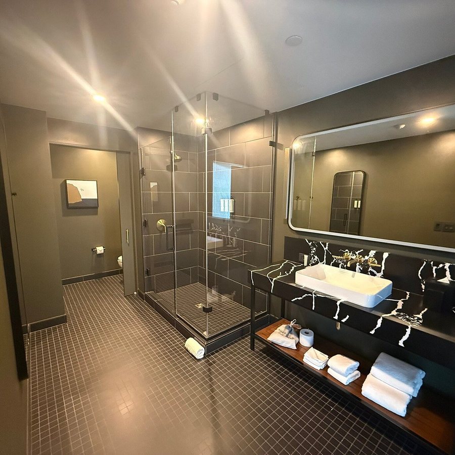 Asher Adams Autograph Collection — Bathroom
