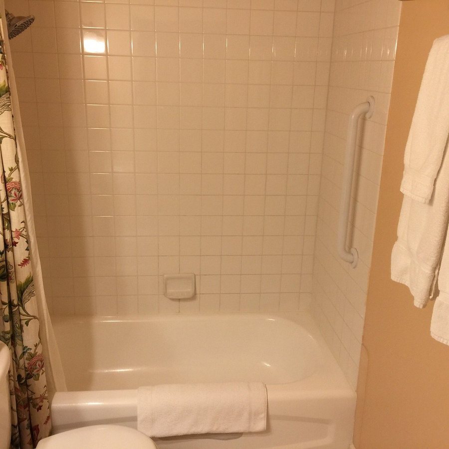 Ashland Springs Hotel — Bathroom