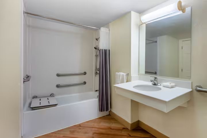 Ashley Brooke Motel — Bathroom
