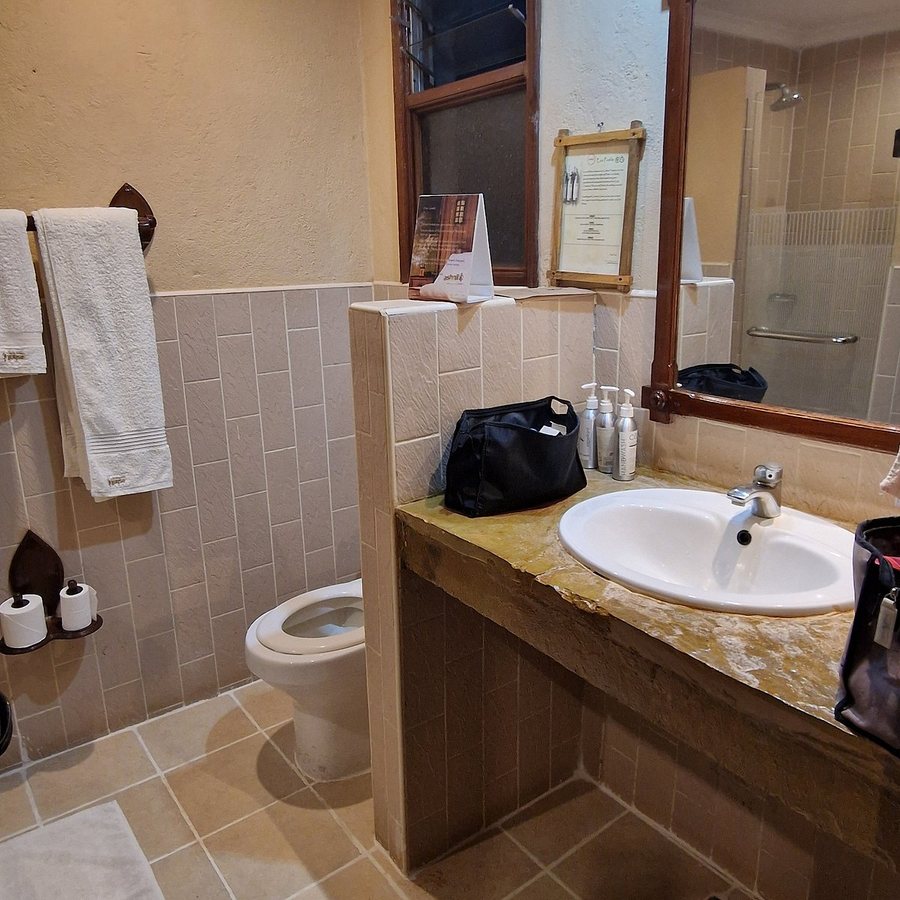 Ashnil Aruba Lodge — Bathroom