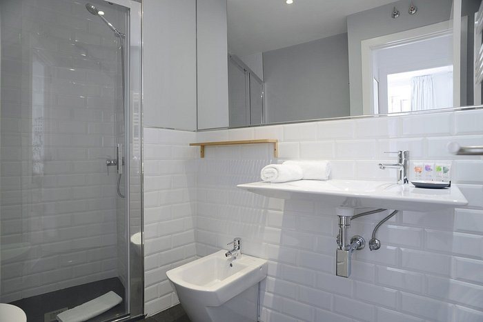 Aspasios Calle Mayor Apartments — Bathroom