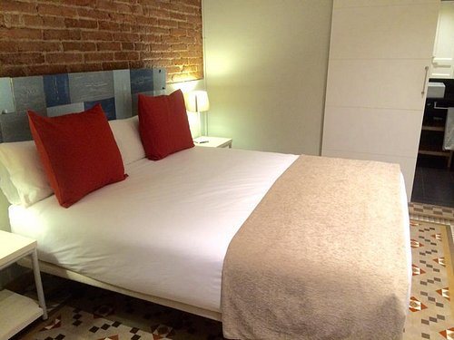 Aspasios Fuster Apartments Barcelona Catalonia — Guest room