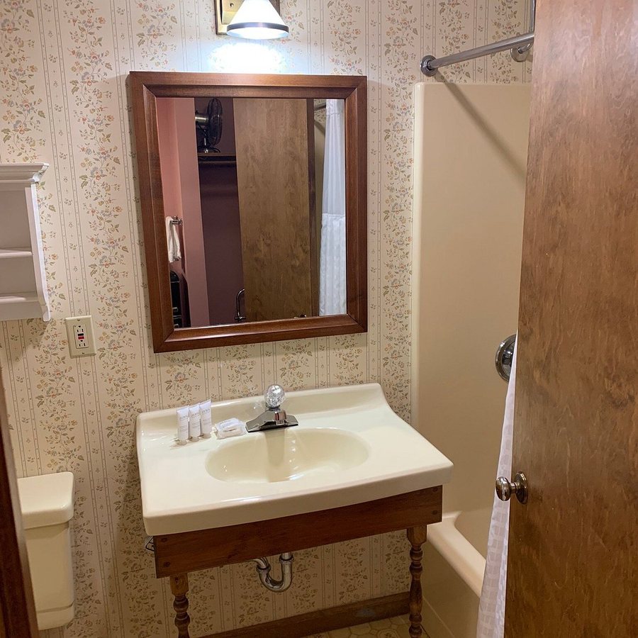 Aspen at Manchester — Bathroom