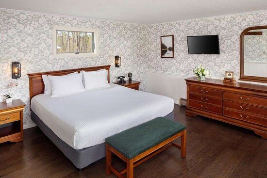 Aspen at Manchester — Guest room