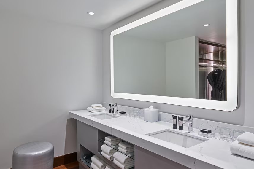Aspen Grand Hotel Houston — Bathroom