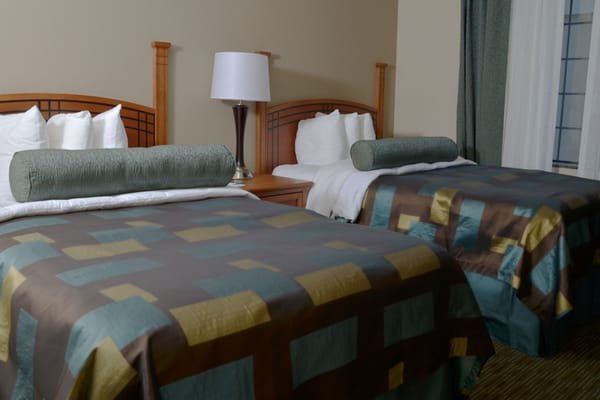 Aspen Suites Rochester — Guest room