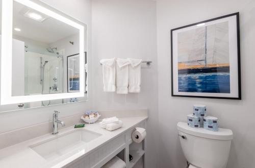 Aspinquid Resort — Bathroom