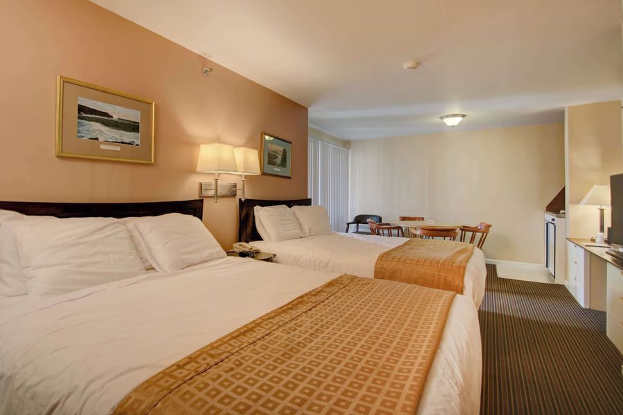 Aspinquid Resort — Guest room