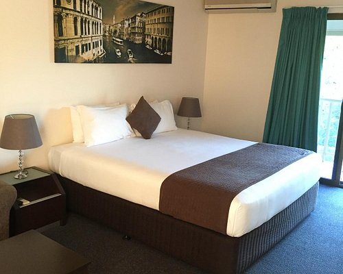 Aspley Carsel Motor Inn — Guest room