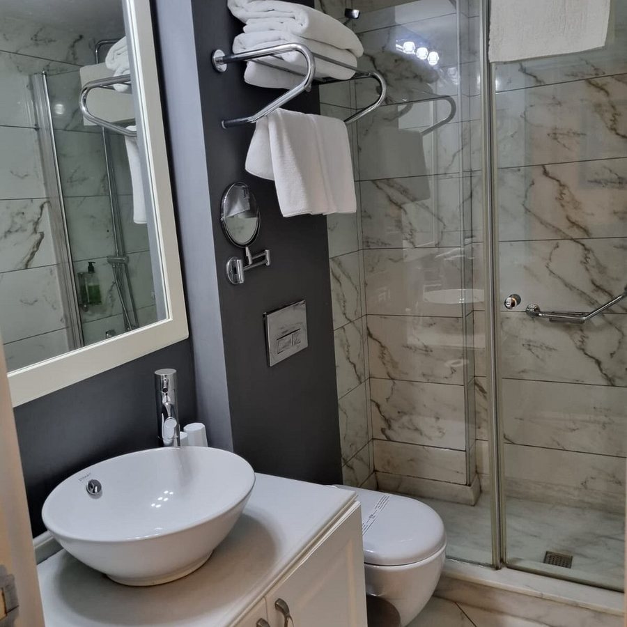 Astan Hotel Taksim Istanbul — Bathroom