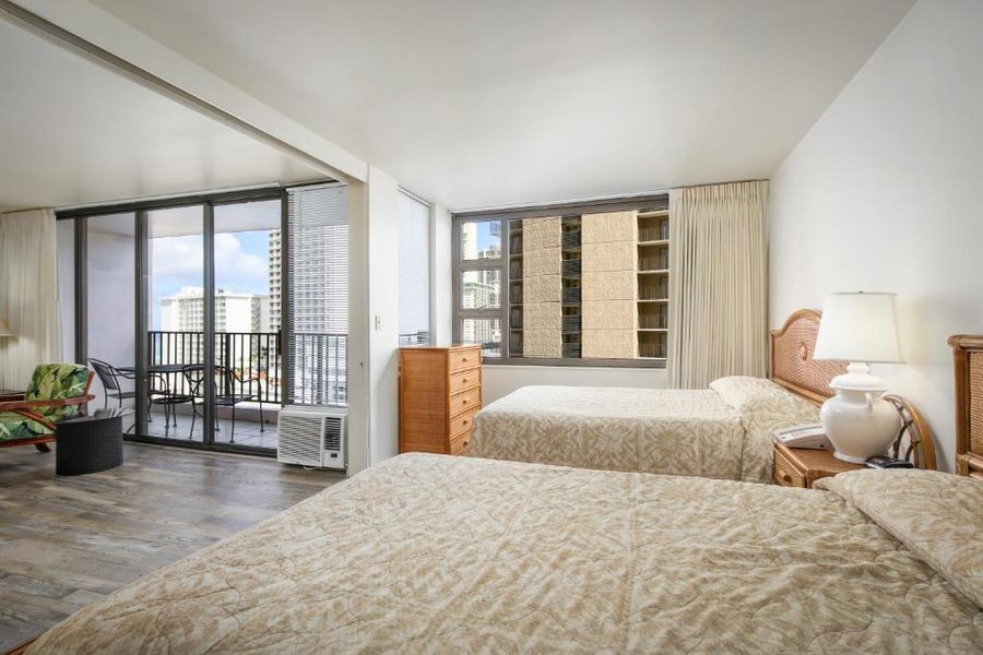 Aston at the Waikiki Banyan — Guest room