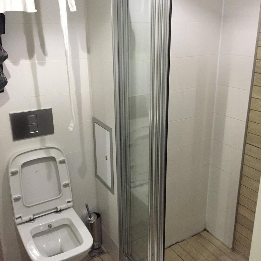 Aston Hotel Istanbul — Bathroom
