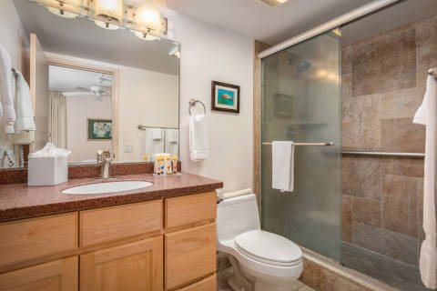 Aston Kona By The Sea — Bathroom