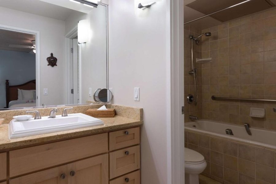 Aston Maui Kaanapali Villas Lahaina Maui Hawaii — Bathroom