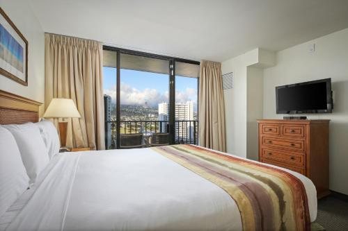 Aston Waikiki Sunset — Guest room