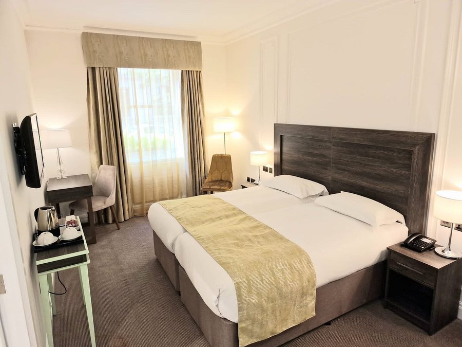 Astor Court Hotel — Guest room