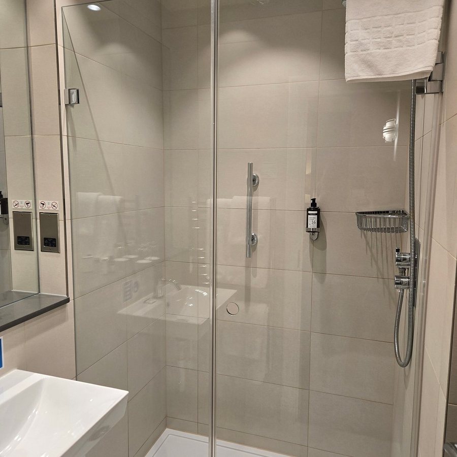 Astor Oxford Street — Bathroom