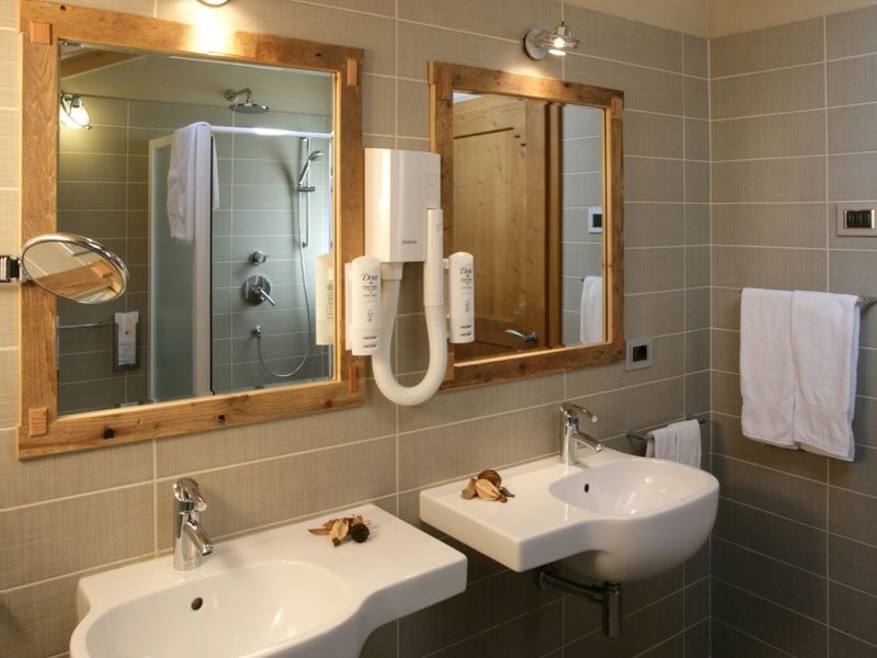 Astoria Comfort Hotel — Bathroom