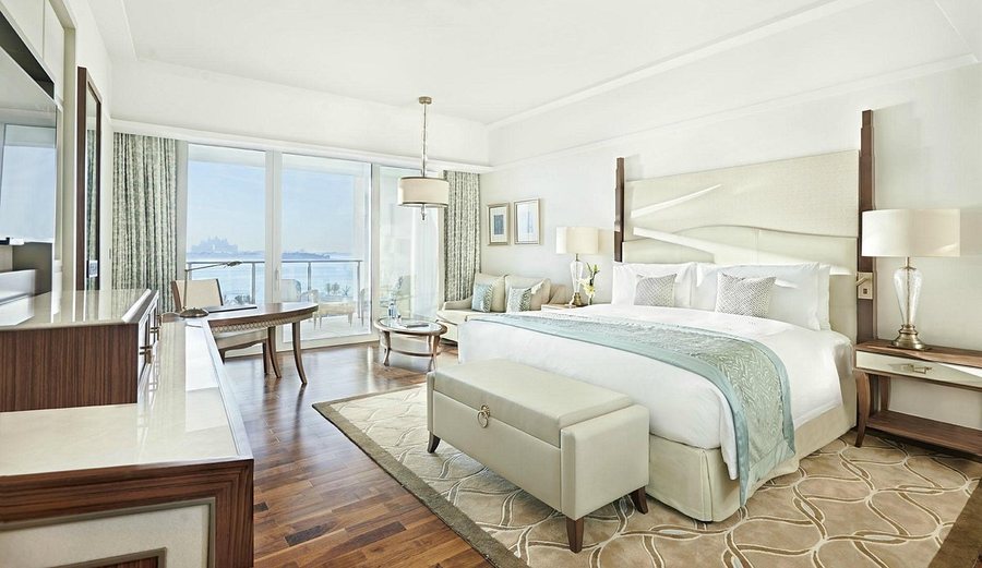 Astoria Hotel — Guest room