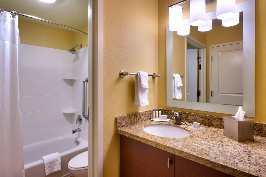 Astoria Hotel Event Center — Bathroom