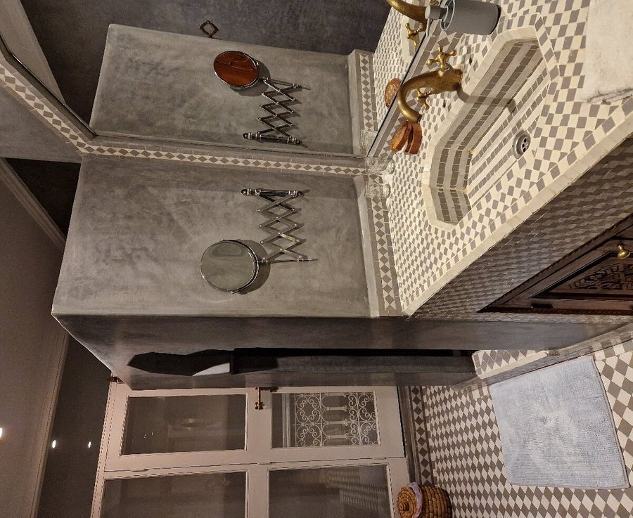 Astra Damus Hotel — Bathroom