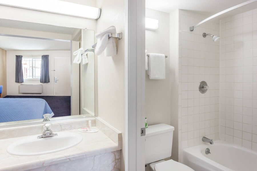 Astro Budget — Bathroom