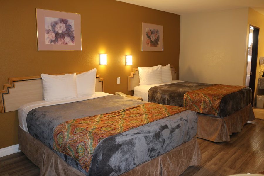 Astro Budget — Guest room