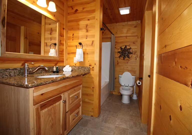 At Boulders Edge Cabin and Tipi Retreat — Bathroom