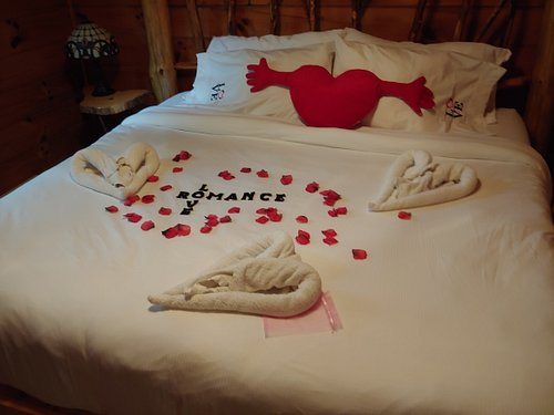 At Boulders Edge Cabin and Tipi Retreat — Guest room