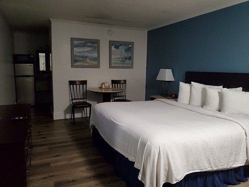 At Home Inn Suites — Guest room