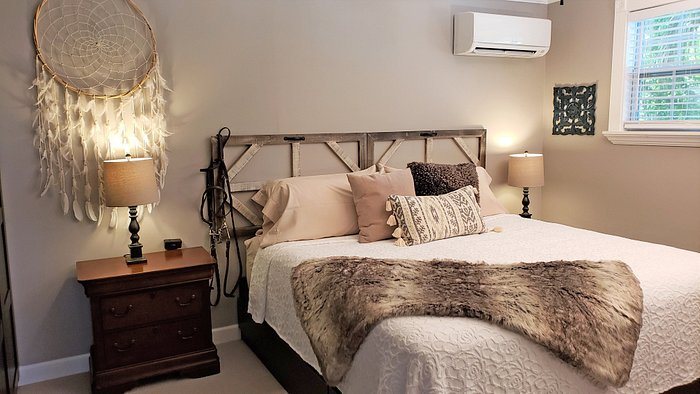 At Journey s End — Guest room